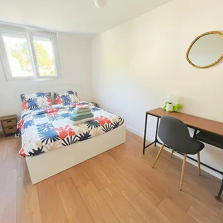 Apartmán 12pers -2 - Gare 8min A Pied - 15' Parc Et 20' Paris - Parking X3 Noisiel