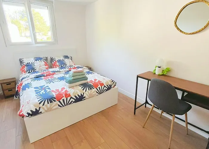 Apartmán 12pers -2 - Gare 8min A Pied - 15' Parc Et 20' Paris - Parking X3 Noisiel